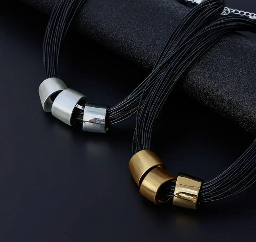 COLLAR BIJOUX GRUESO MULTI GEOMÉTRICO DORADO