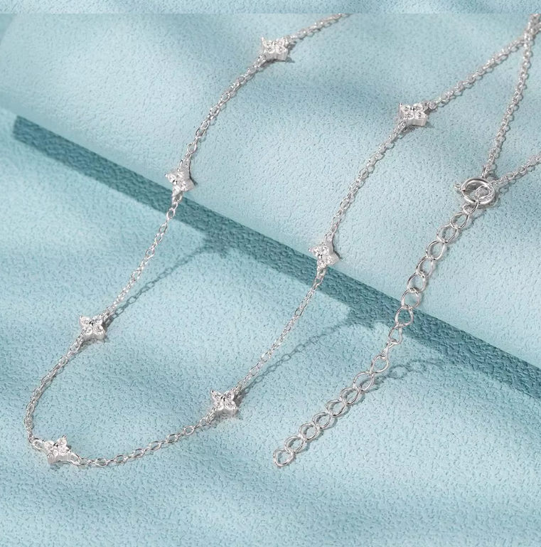 COLLAR DE PLATA DESTELLOS.