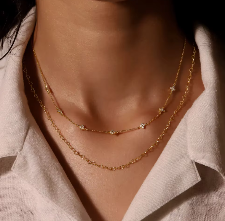 COLLAR DE PLATA BAÑADO EN ORO DESTELLOS.