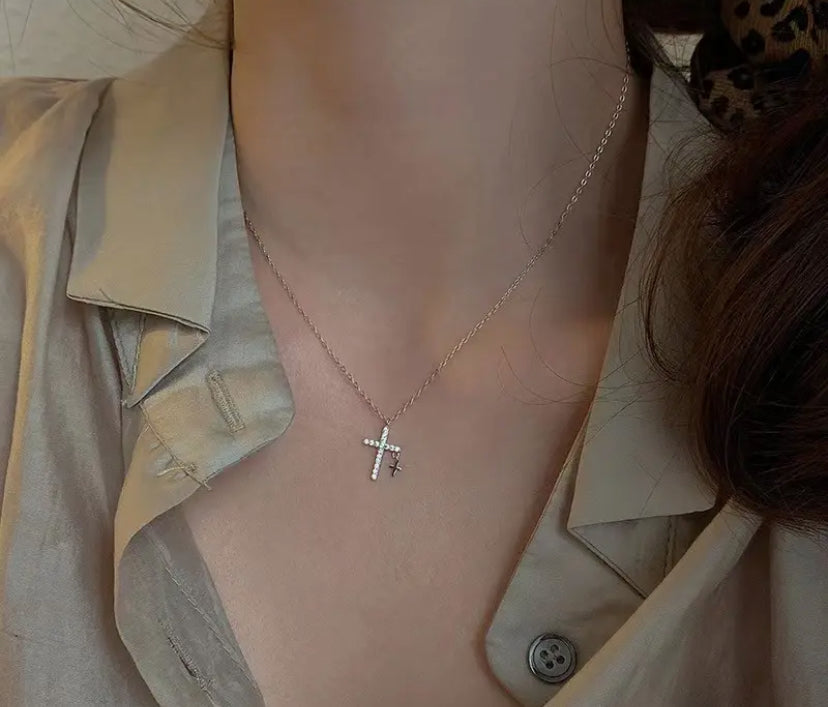 COLLAR DE PLATA DOBLE CRUZ - CIRCONES