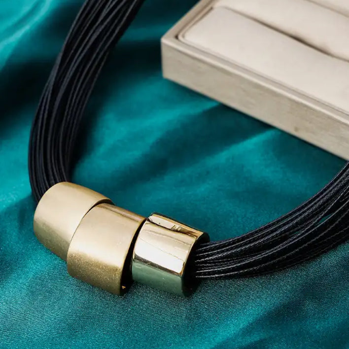 COLLAR BIJOUX GRUESO MULTI GEOMÉTRICO DORADO