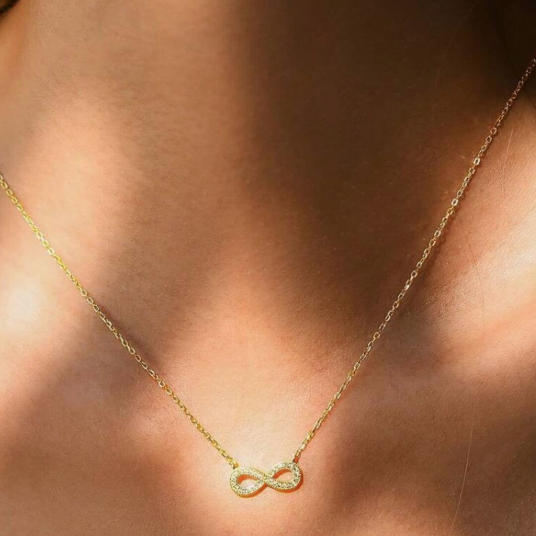 COLLAR DE PLATA BAÑADO EN ORO PEQUEÑO INFINITO.