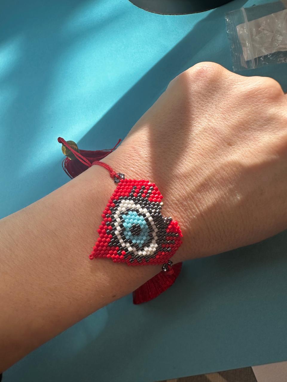 PULSERA MIYUKI ROJA CON CORAZON - OJO DEPROTECCION
