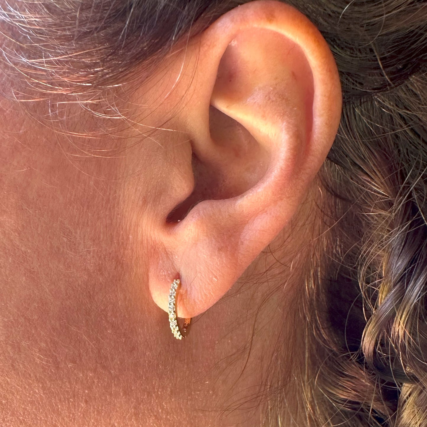 ARGOLLAS DE PLATA BAÑADAS EN ORO CIRCONES (9MM)