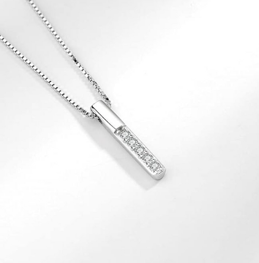 COLLAR DE PLATA PEQUEÑO RECTÁNGULO CON CIRCONES.