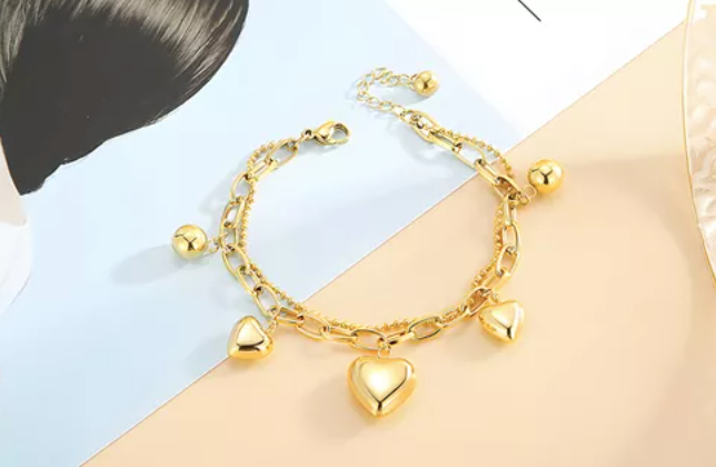 PULSERA CADENA VARIOS CORAZONES DORADA.