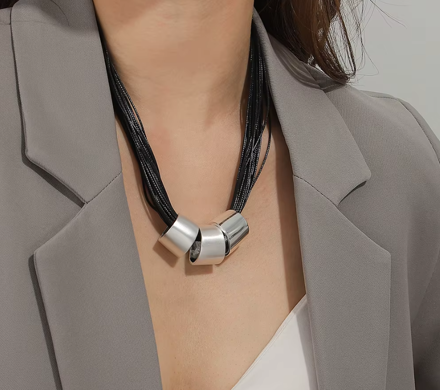 COLLAR BIJOUX GRUESO MULTI GEOMÉTRICO PLATEADO