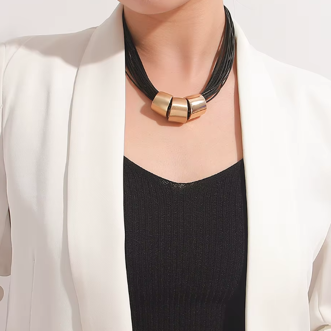 COLLAR BIJOUX GRUESO MULTI GEOMÉTRICO DORADO