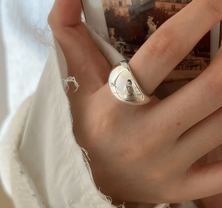 ANILLO DE ACERO QUIRÚRGICO AJUSTABLE GRUESO PLATEADO.