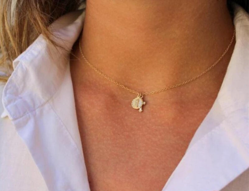 COLLAR DE PLATA BAÑADO EN ORO CRUZ Y VIRGEN