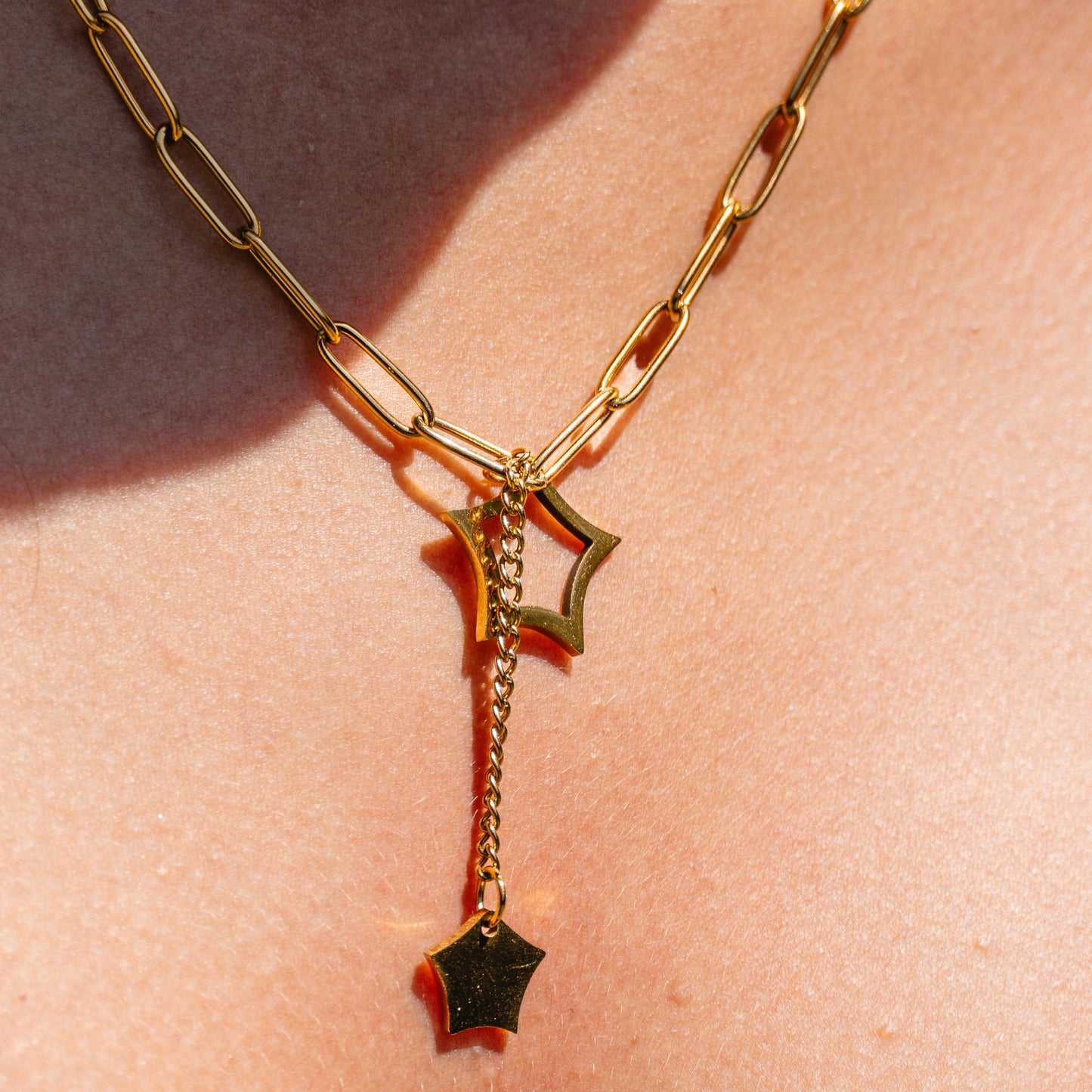 COLLAR ACERO QUIRÚRGICO DORADO ESTRELLAS ESLABONES