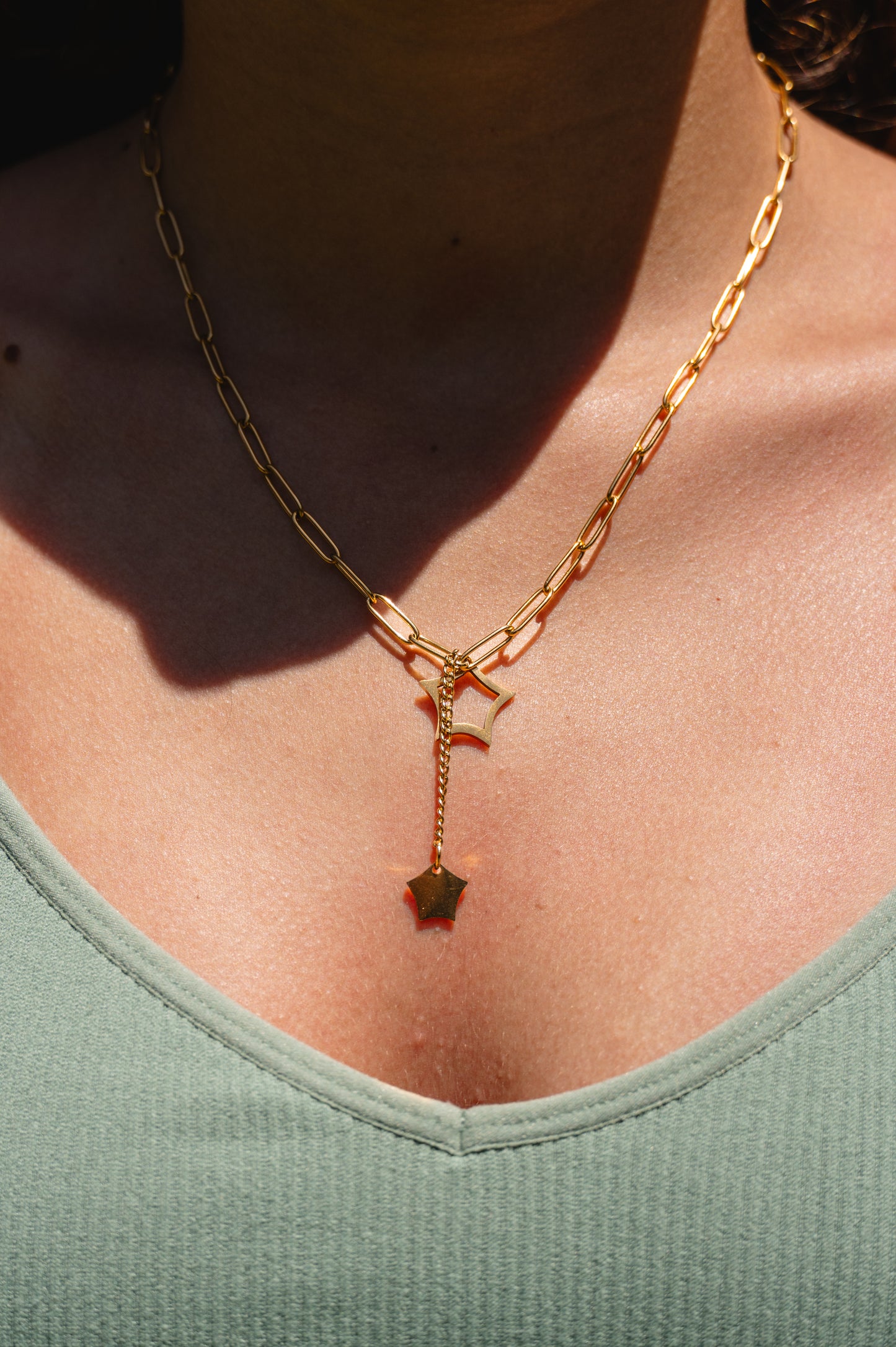 COLLAR ACERO QUIRÚRGICO DORADO ESTRELLAS ESLABONES